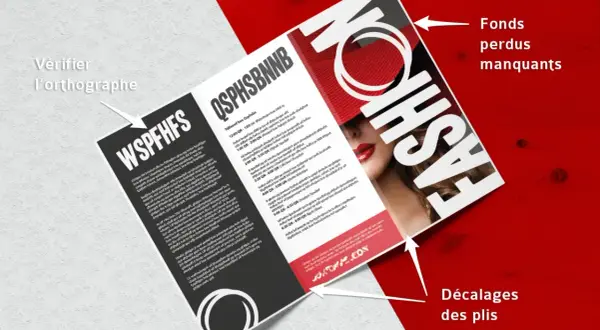 Brochure de mode avec texte en français, mettant en avant des erreurs de mise en page comme "Fonds perdus manquants" et "Décalages des plis", illustrant la gestion documentaire qualité.
