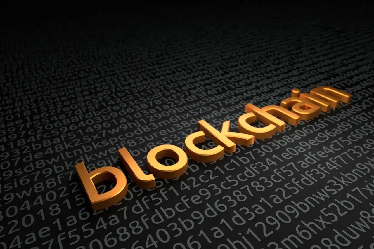Les avantages de la blockchain : un mot doré sur un fond de données cryptées.