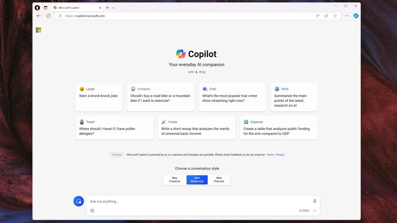 Interface de Bing Chat, un compagnon IA proposant des suggestions pour discuter, créer ou organiser des informations.